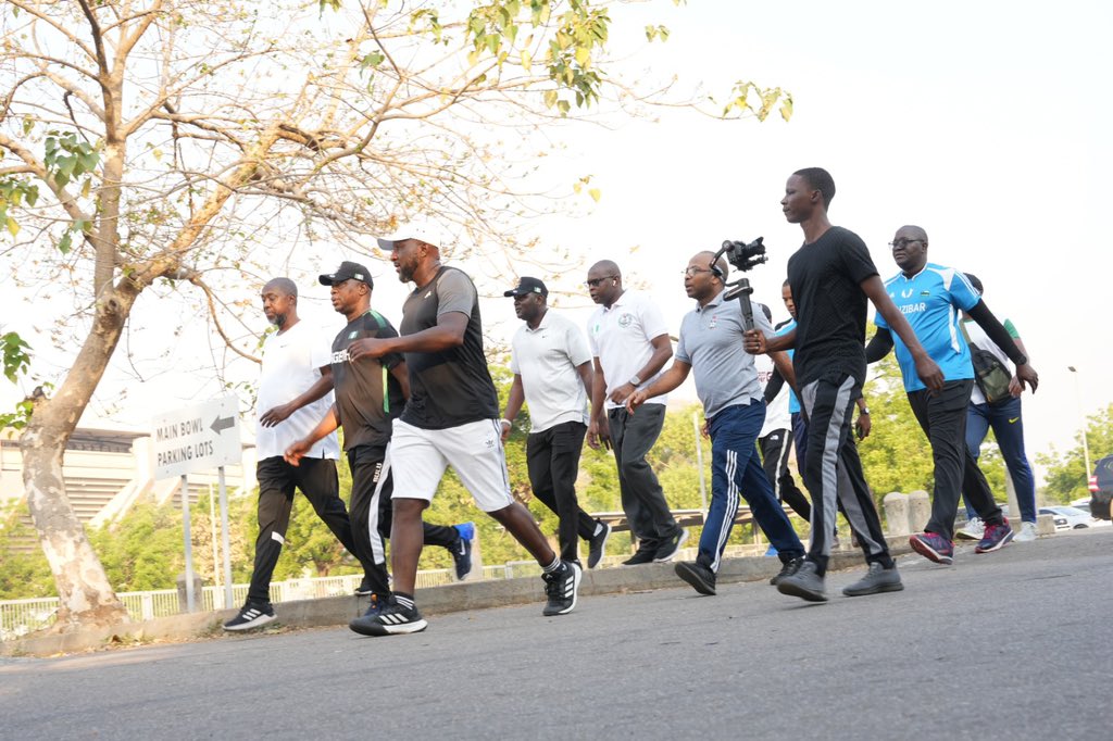 Work-Life-Balance: Customs boss leads officers on 6.6 kilometers endurance walk 2 20240107 180844