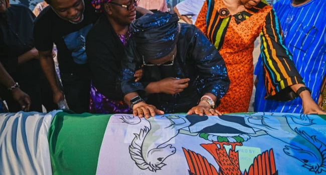Akeredolu’s body arrives In Nigeria (photos) 3 Akeredolu body4