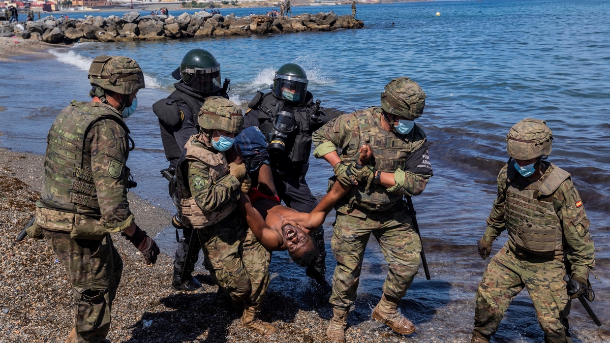 moroccan army intercepts migrants 20240101183229
