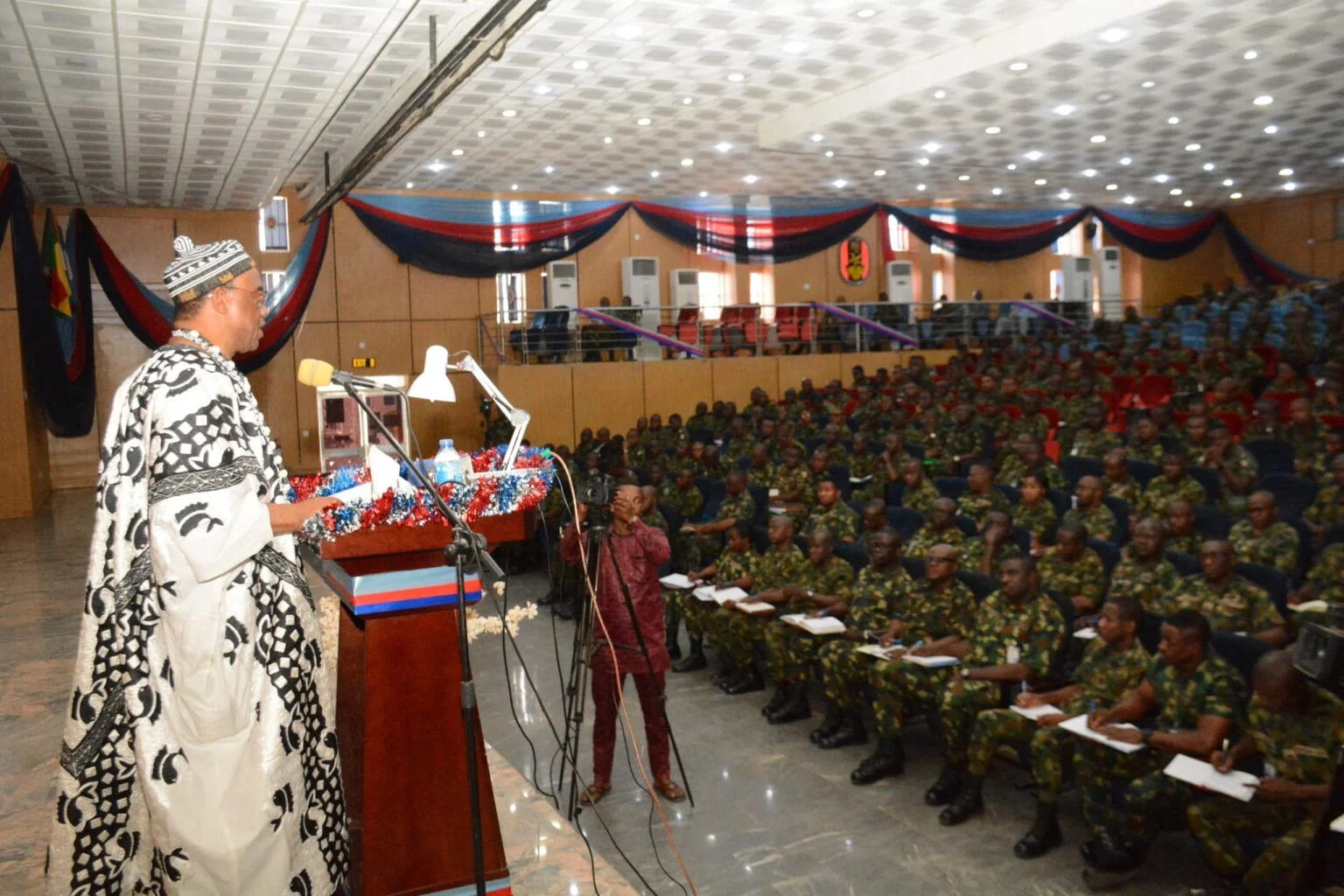 The Tor Tiv, James Ayatse, delivering a lecture at the Senior Course 46 of the AFCSC on Wednesday in Kaduna.