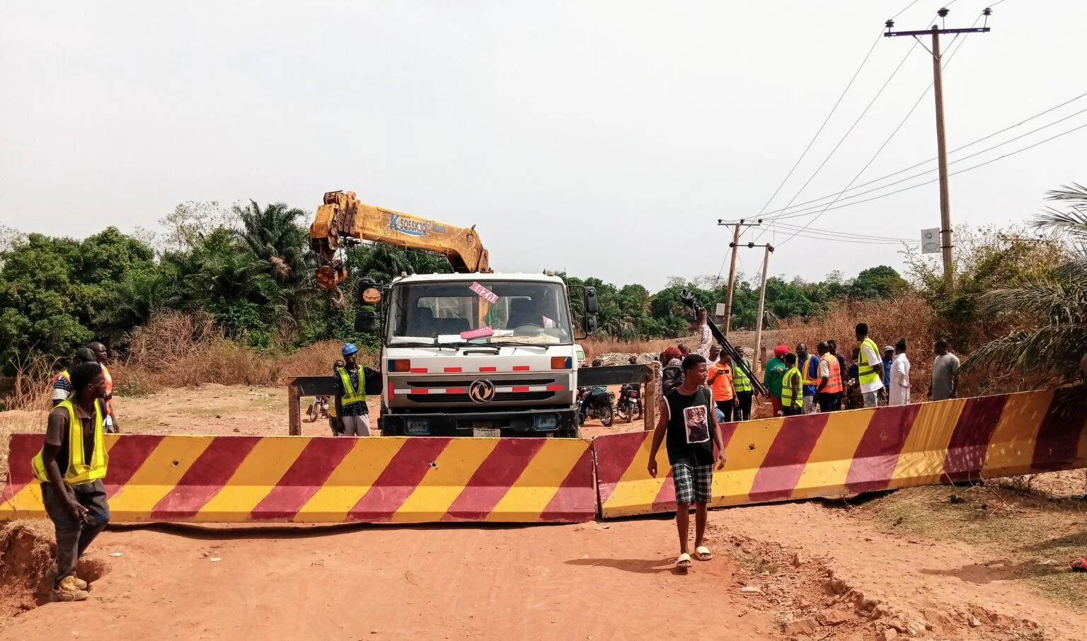 Barricaded Dogon Gada bridge linking Lokogoma village to Ring Road II Abuja 1536x906 1