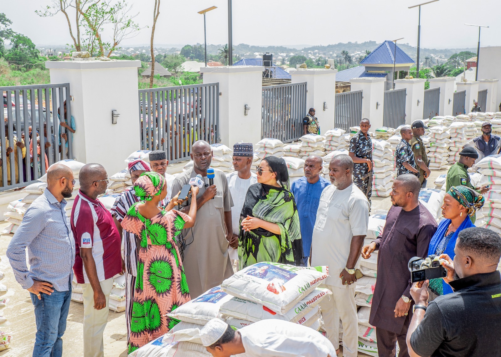 Sen. Natasha distributes 6 trucks of grains to constituents in Kogi Central 3 Bags of rice distributed to the beneficiaries in Kogi Central