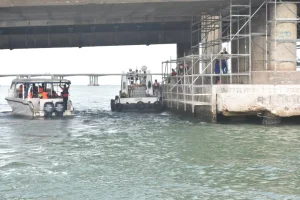 Minister of Works, David Umahi carried out a routine inspection of the under deck at Iddo, Carter and the Third Mainland bridges in Lagos.