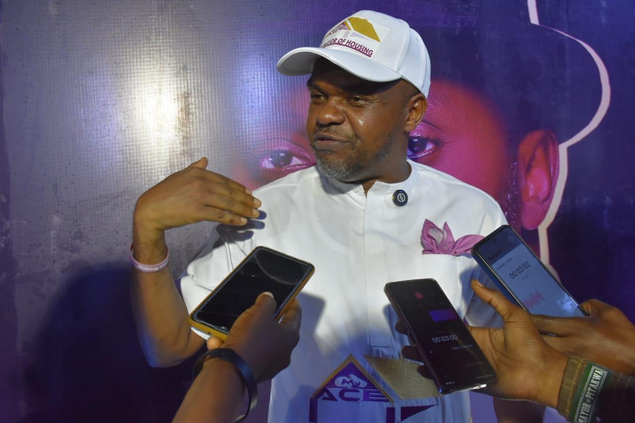 Mega comedy sellout: Mayor of Housing sees entertainment as Port Harcourt’s next export product 2 MAYOR SPEAKS AT COMEDY SHOW