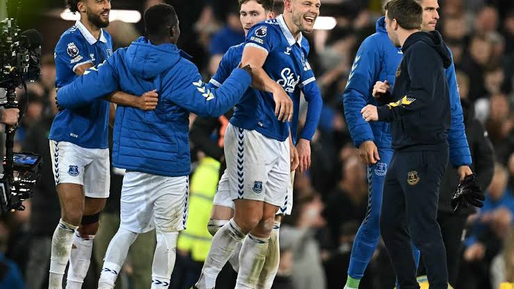 Everton deal Liverpool big blow with shock 2-0 derby victory