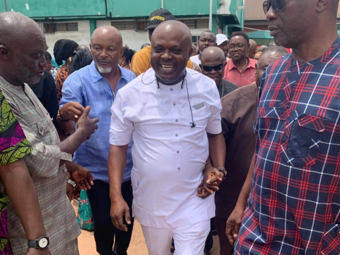 The newly appointed Acting Imo state Chairman of the PDP, Chief Chidi Dike (middle) during a grand reception in his honour by party faithful on Tuesday in Owerri