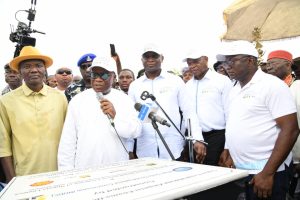 L-R: The Bayelsa State Deputy Governor, Senator Lawrence Ewhrudjakpo; Minister for Niger Delta Development, Engr. Abubakar Momoh, the MD, Dr Samuel Ogbuku; MD of SPDC, Mr. Osagie Okunbor and the NDDC Executive Director, Projects, Sir Victor Antai, during the commissioning of Ogbia-Nembe Road.