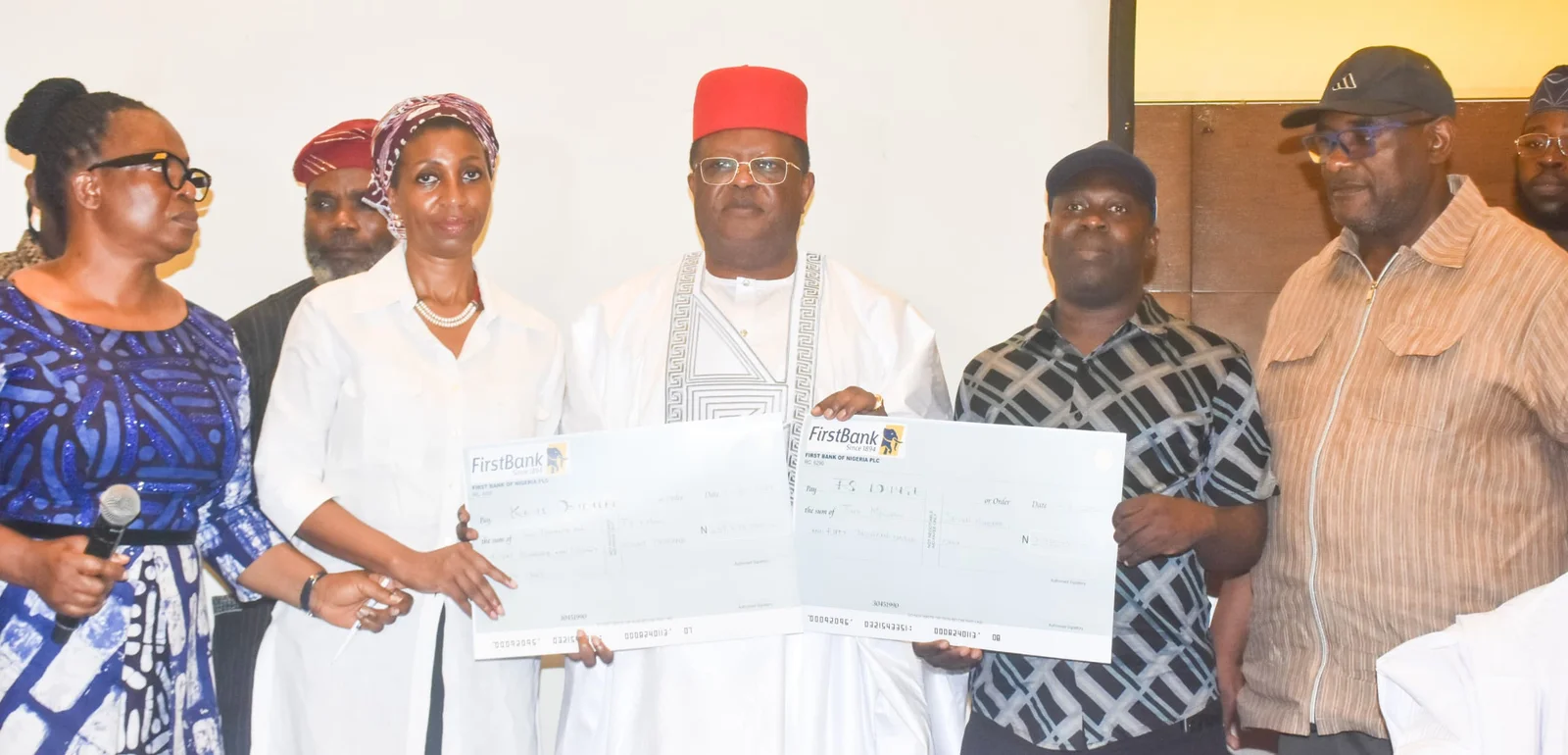 Pic from left, Controller of Works Lagos, Mrs Olukorede Kasha; one of the beneficiaries, Kemi Osinibi; Minister of Works, David Umahi; another beneficiary, Peters Oladipupo and Director Highway Bridges & Design, Mr Bede Obioha during the payment of compensation to the affected property owner on the Lagos-Calabar Highway construction in Lagos on Wednesday (01/05/24)