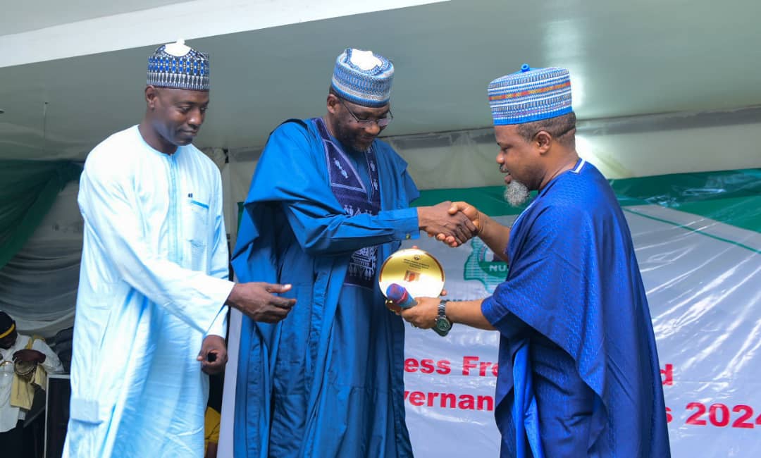 NUJ President, Chief Philip Isiguzo, presenting the award to the Commissioner of Information and Internal Security, Professor Usman Tar, who represented Borno State Governor, Babagana Zulum at the event.