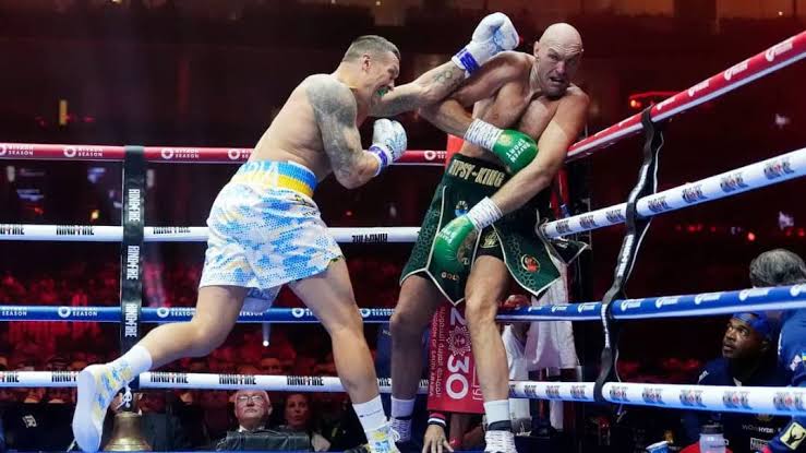 Usyk punches Fury during the fight. Photo: Fayez NURELDINE / AFP