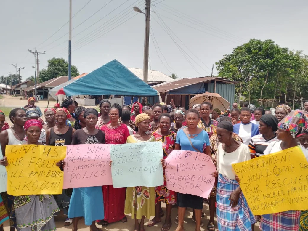 Women from Ohaji/Egbema LGA of Imo protesting over alleged Police brutality in the council area at Mmahu community on Monday
