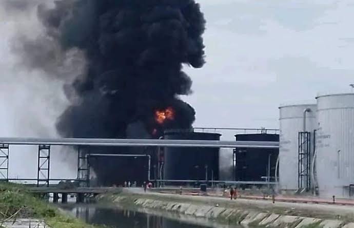 Fire razes section of Dangote Refinery