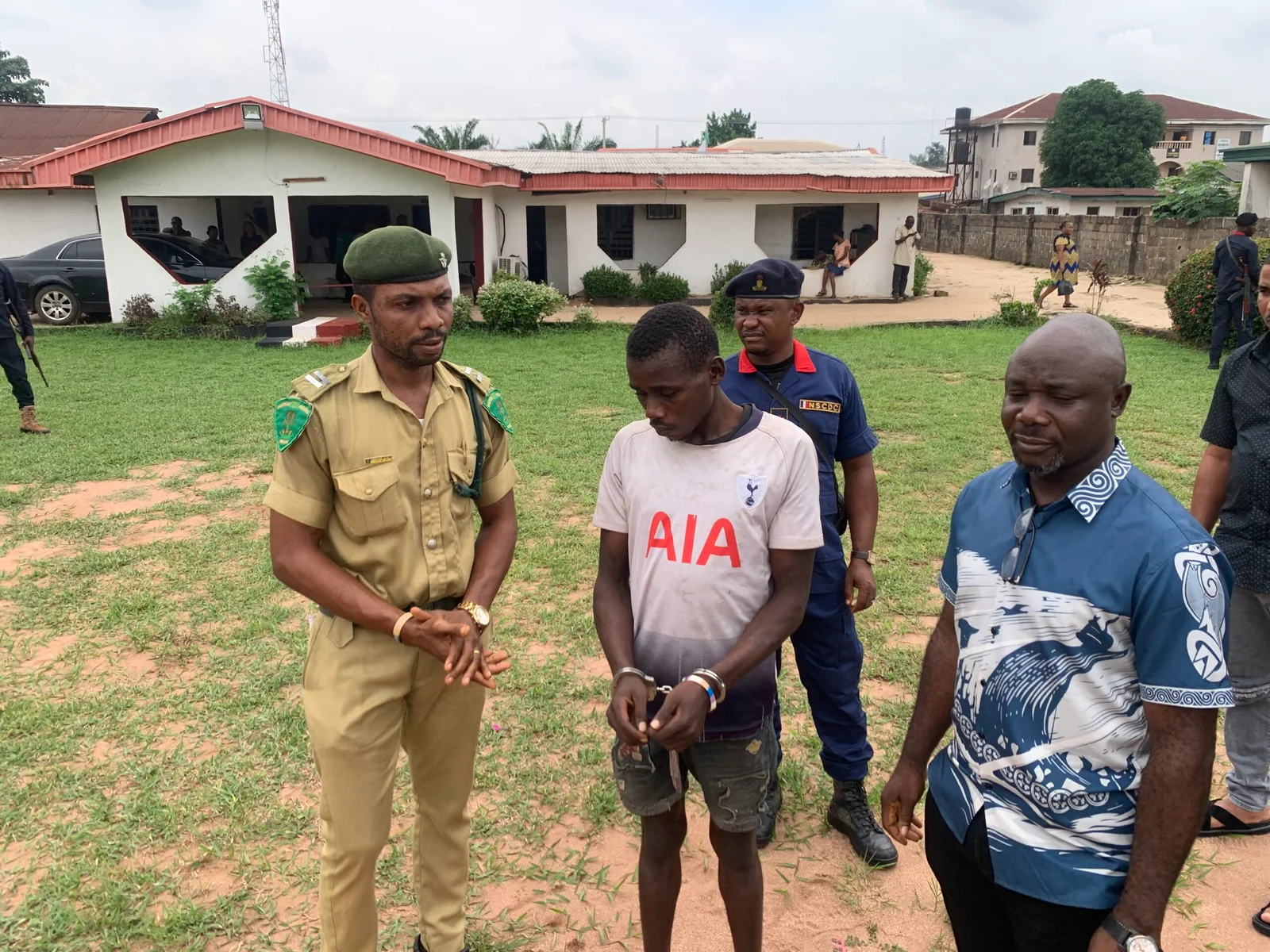 Re-arrested prison escapee, Chinonso Kalu (c) being handed over to the NCoS by the NSCDC in Owerri on Friday. (NAN PHOTO)