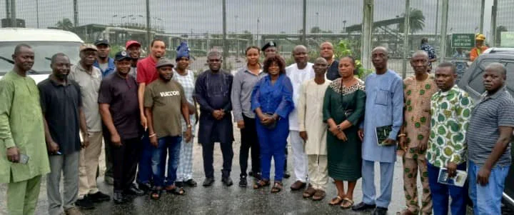 Some members of oil producing communities in Bayelsa after their meeting with the Ministry of Petroleum Resources, following allegation of land-grabbing against some International Oil Companies (IOCs).