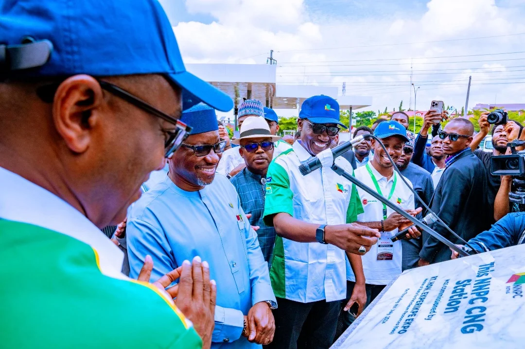 Malam Mele Kyari GCEO, NNPC Ltd. (Right) Flanked by Minister of State Petroleum Resources (Gas), with other dignitaries on Thursday at the commissioning of 12 CNG stations