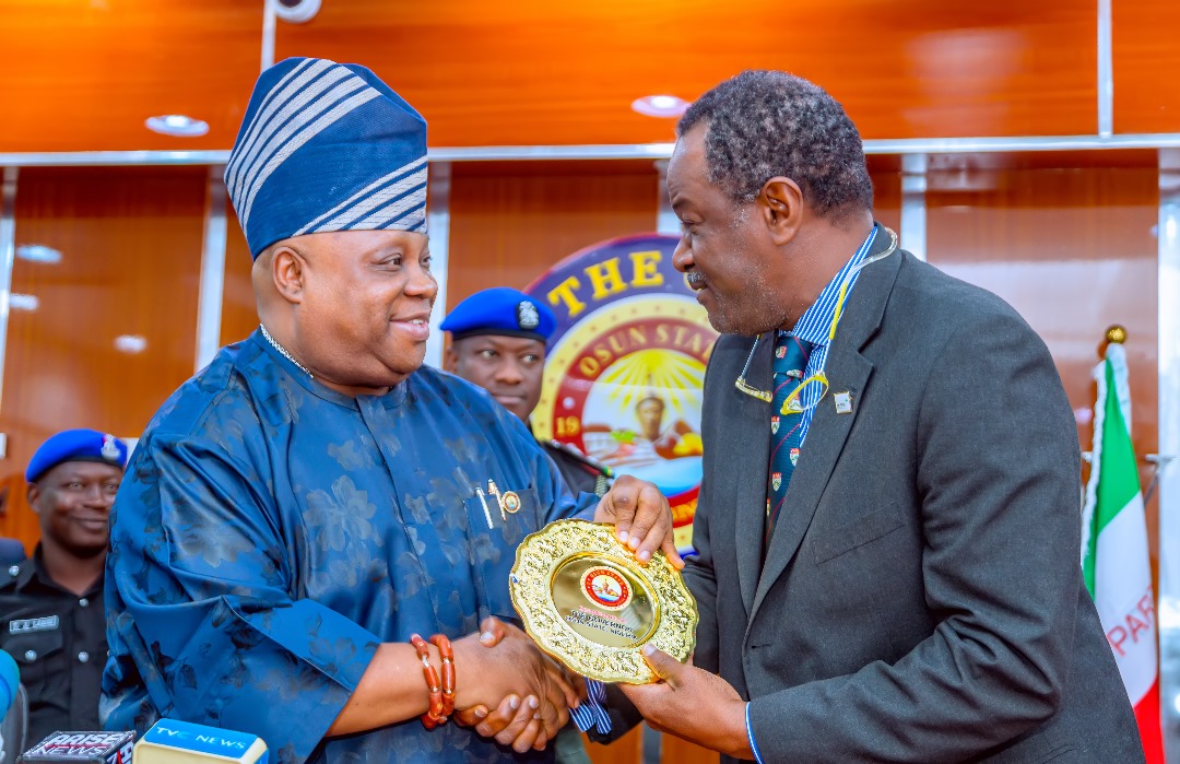 Managing Director of NELFUND, Mr Akintunde Sawyer, presenting the award to Osun State Governor, Ademola Adeleke in Osogbo