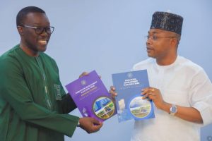 Kogi State Governor, Usman Ododo and Director of the World Bank Group in Nigeria, Dr Ndiame Diop, during a courtesy visit at the Bank’s office in Abuja on Monday.