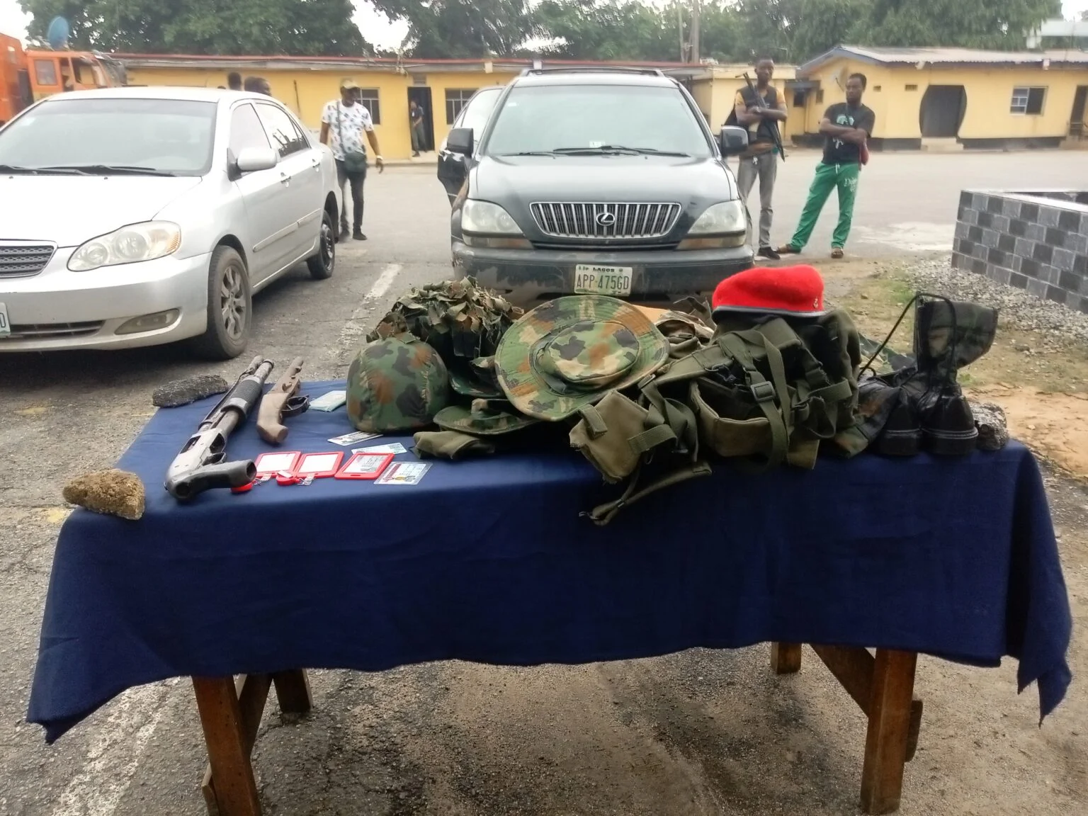 Police arrest 2 dismissed soldiers, 4 others for robbery, car theft