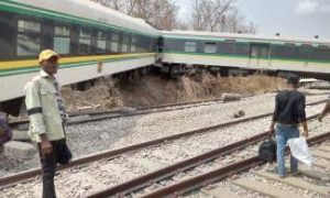 Train derails 