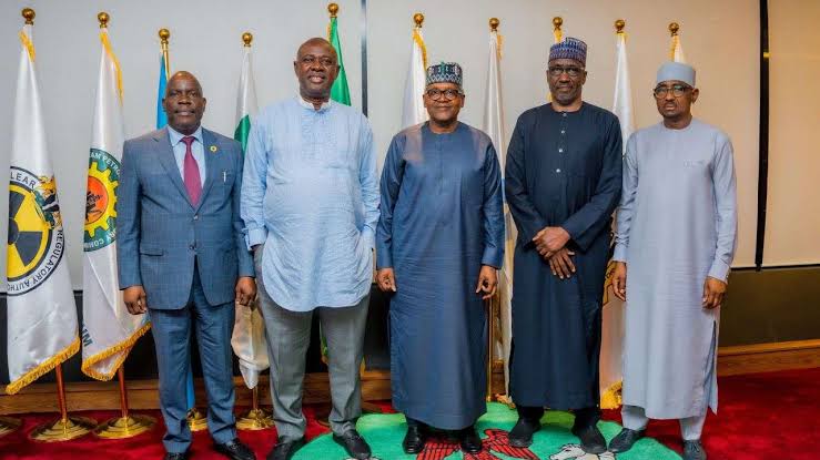 (L-R) Mr Gbenga Komolafe, Commission Chief Executive, Nigerian Upstream Petroleum Regulatory Commission (NUPRC),Sen Heineken Lokpobiri, Minister of Petroleum Resources (oil), Mr Aliko Dangote, Chairman/CEO, Dangote Group, Mr Mele Kyari, Group Chief Executive Officer of the Nigerian National Petroleum Company Limited (NNPC Ltd.), Mr Farouk Ahmed, Authority Chief Executive, Nigerian Midstream and Downstream Petroleum Regulatory Authority (NMDPRA) after a closed-door meeting to resolve Dangote Refinery Impass