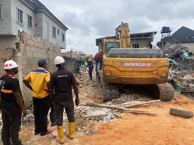 Ongoing rescue mission at the site of the collapsed building in Lagos