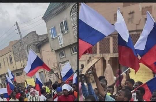 Nigerian protesters in Kano flying Russian National flag