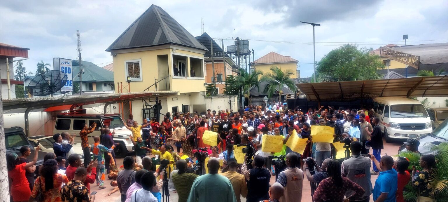 650 Nigerian students at ESM University in Benin Republic staging a peaceful march to protest the recent ban on Benin universities and demand its reversal 1536x692 1
