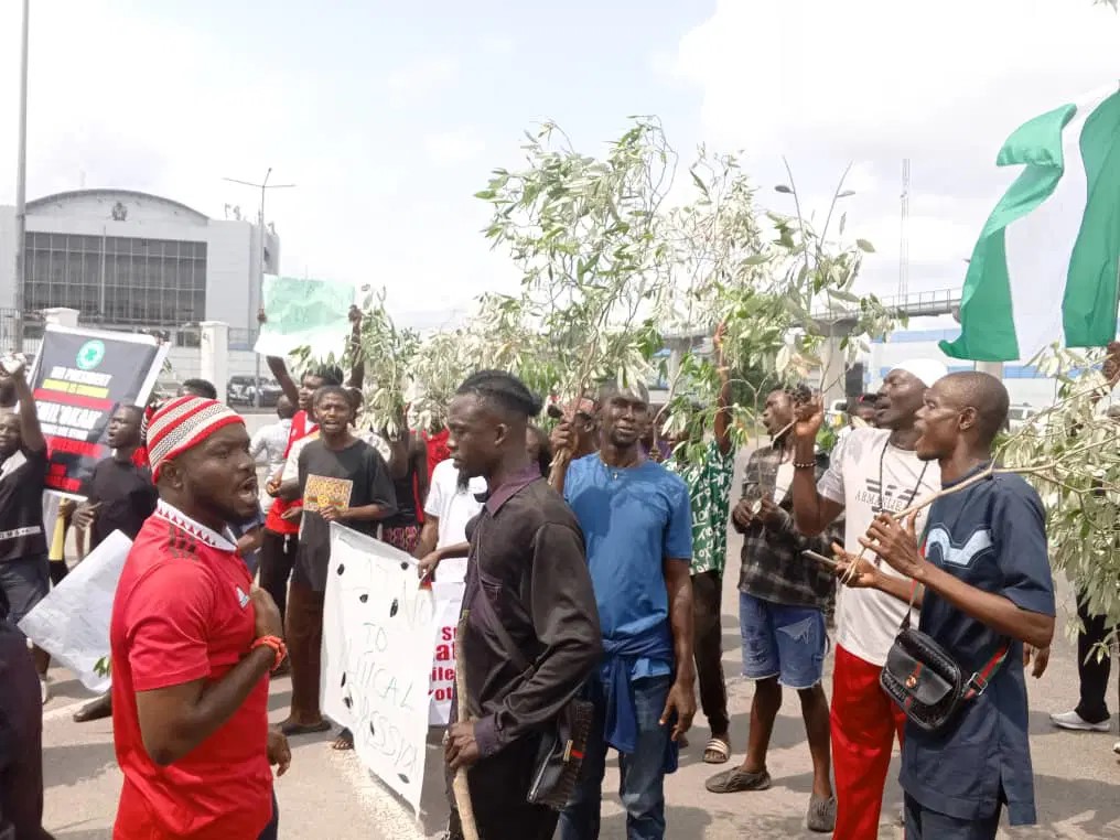 EndBadGovernance protesters in Port Harcourt demonstrate against rising living costs in Nigeria 1