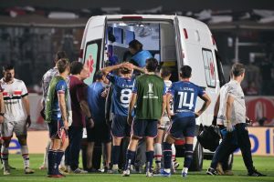 Uruguayan footballer dies after collapsing on the pitch