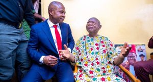 L-R: Gov Peter Mbah of Enugu State and Gentleman Mike Ejeagha at Ejeagha’s residence in Abakpa Nike, Enugu on Monday.