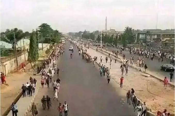 Nigerians trekking