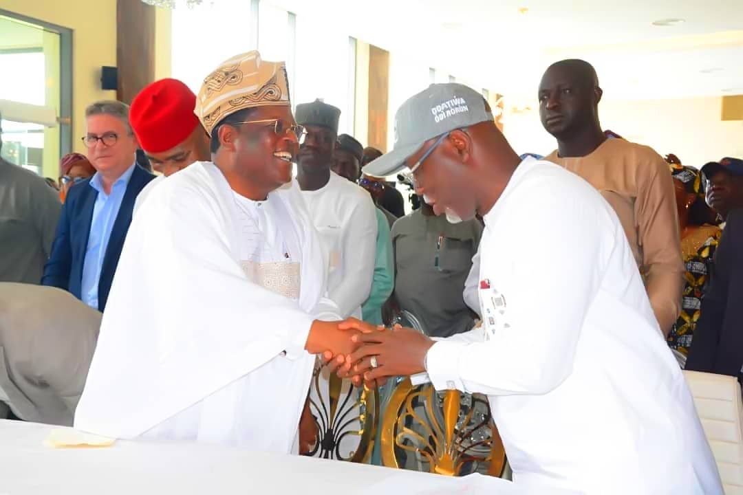 Umahi exchanging pleasantries with Gov. Aiyedatiwa.