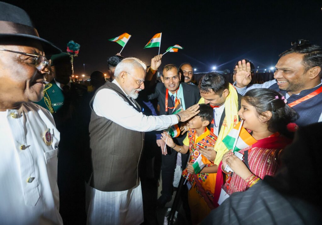 PHOTONEWS: Indian Prime Minister Narendra Modi lands in Abuja 4 20241117 081815