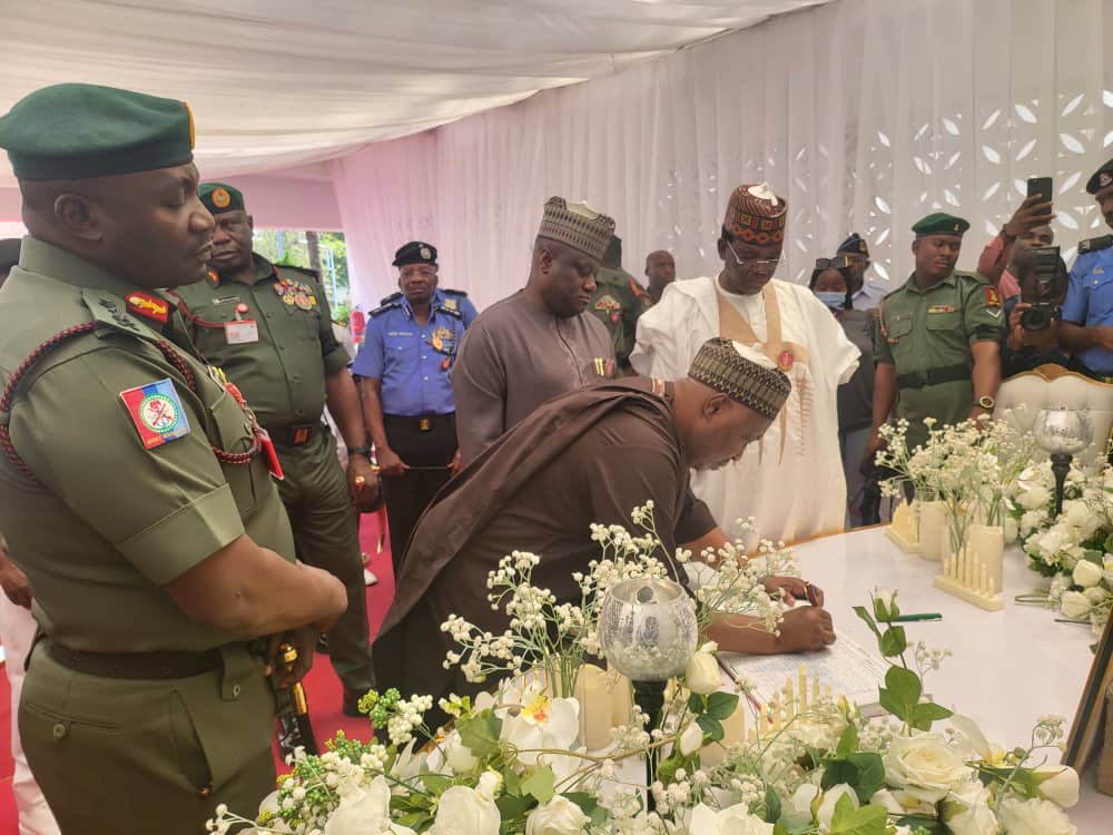 Lagbaja: Defence ministers, service chiefs pay condolence visit, sign register