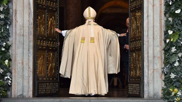 Pope Francis opens Holy door