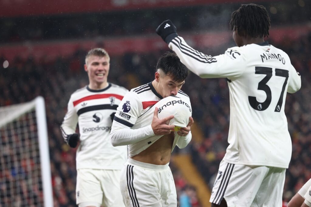 Defiant Man United draw 2-2 at Liverpool to slow Reds’ EPL title charge 3 AFP 20250105 36T38PX v1 Preview FblEngPrLiverpoolManUtd