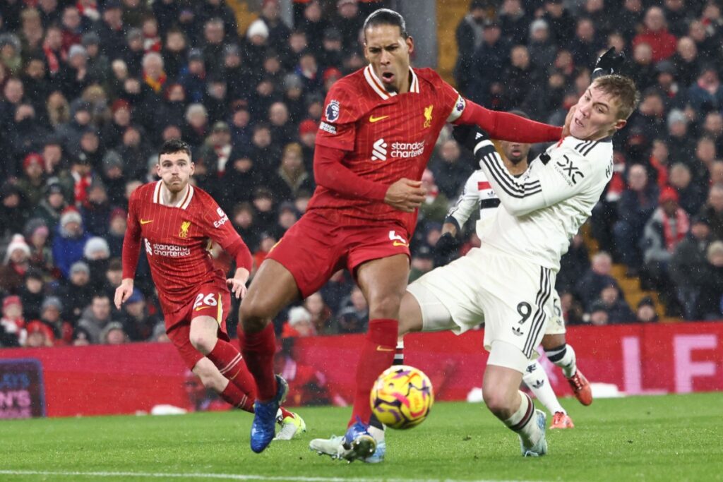 Defiant Man United draw 2-2 at Liverpool to slow Reds’ EPL title charge 4 AFP 20250105 36T38R8 v1 Preview FblEngPrLiverpoolManUtd