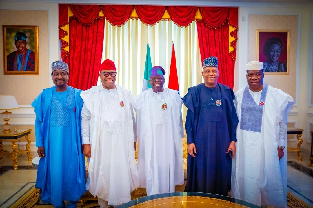 President Bola Tinubu (middle) with L-R: Deputy Senate President, Barau Jibrin, Senate President Godswill Akpabio, Vice President Kashim Shettima and Senate Majority Leader, Opeyemi Bamidele when the leadership of the National Assembly paid a new year homage to the President at his Ikoyi residence in Lagos. Jan.1