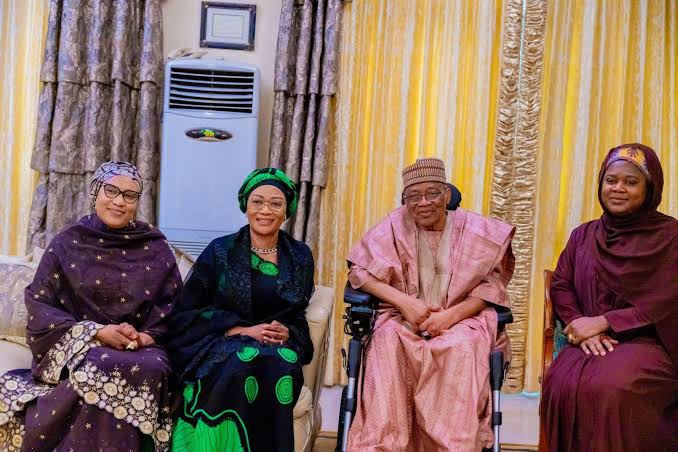 First Lady pays private visits to IBB, Abubakar in Minna 2 images 6