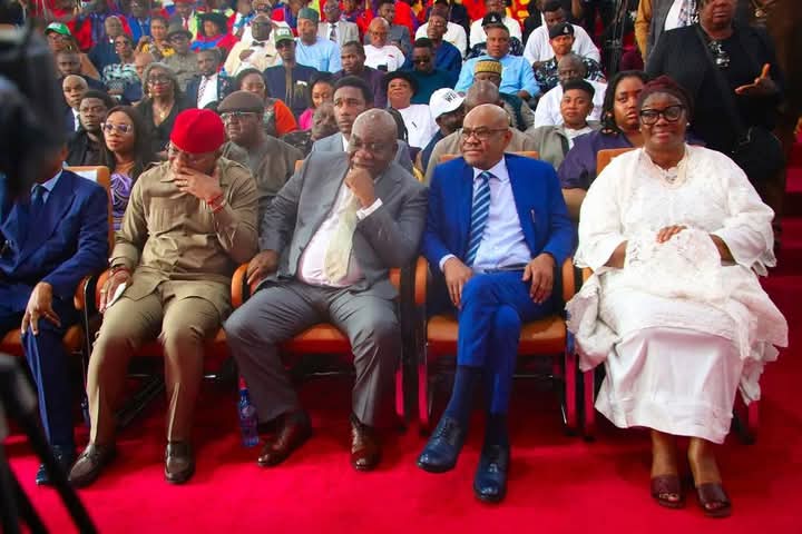 Justice Emmanuel Agim (3rd left), FCT Minister, Nyesom Wike (2nd left); wife of Senate President, Mrs Ekaette Unoma Akpabio (right) and other dignitaries during the 50th anniversary and convocation ceremony of UNICAL