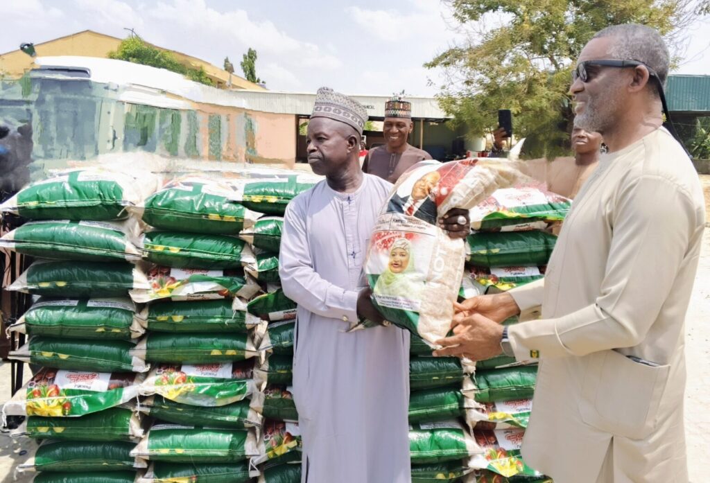 Wike distributes rice to Muslim groups in abuja