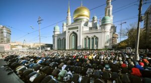 Muslims-Praying-mosque-ramadan-eid-3