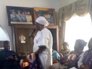 President General of Nkata Ndi Inyom Igbo and former Minister of Women Affairs, Iyom Josephine Anenih paying tribute to late Chief Edwin K . Clark when she lead a delegation of Women on a condolence visit to the family of the deceased in his residence in Abuja on Thursday.