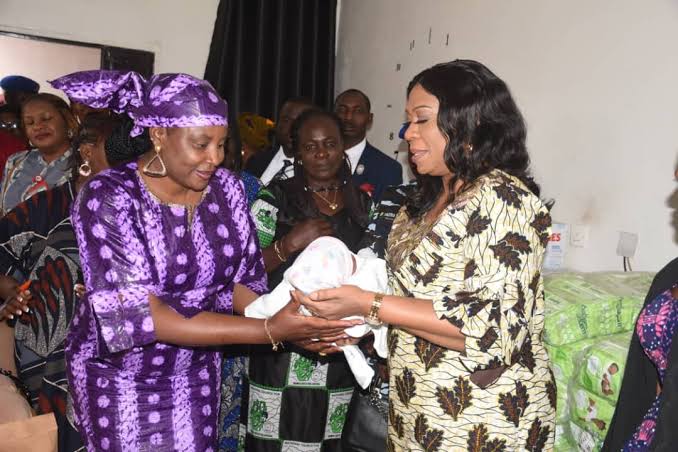 Jos: Plateau Governor’s wife supports couple that had quadruplets