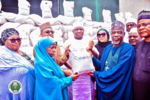 Aliko Dangote Foundation donates rice to less privileged in Niger