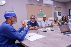 Minister of Solid Minerals Development, Dr Dele Alake (middle) with a delegation from the newly established department of Gemology and Gemstone at the Yakubu Gowon University, Abuja.