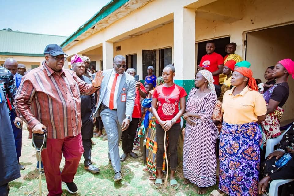 Plateau State Governor, Caleb Mutfwang visited communities in Kwall District of Bassa Local Government Area (LGA), recently attacked by gunmen.