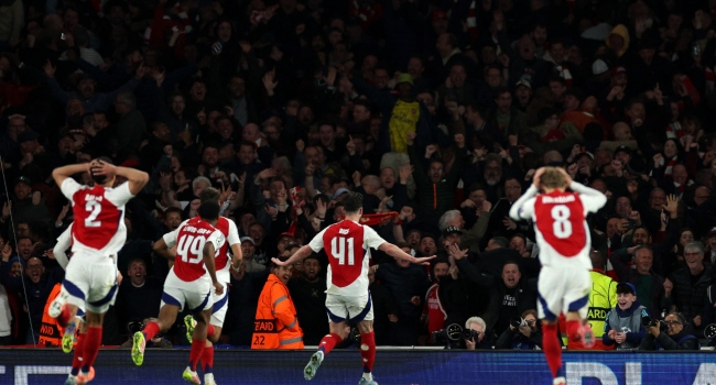 Arsenal’s English midfielder #41 Declan Rice celebrates scoring the team’s second goal during the UEFA Champions League Quarter final first leg football match between Arsenal and Real Madrid, at the Emirates Stadium, in London, on April 8, 2025. (Photo by Adrian Dennis / AFP)