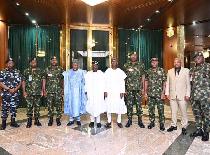 Tinubu meets service chiefs in Abuja