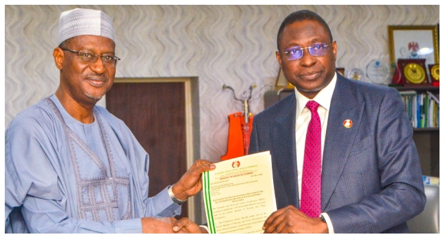 EFCC Chairman, Olanipekun Olukoyede, hands over a 753-unit housing estate formerly owned by Godwin Emefiele in Abuja on May 20, 2025.
 